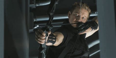 Hawkeye: Jeremy Renner Has Begun Training for Marvel Series | CBR