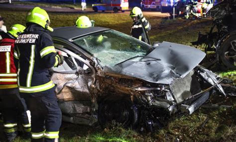 Drei Verletzte Bei Schwerem Verkehrsunfall Auf Der Kremstalstra E