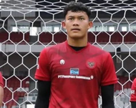 Biodata Ikram Al Giffari Kiper Timnas Indonesia U Yang Mencuri