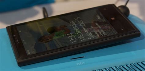 A Closer Look At Nokia Lumia S Body And Remarkable Pureview Camera