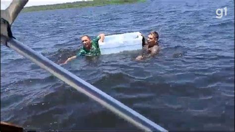 VÍDEO pescadores são resgatados após ficarem à deriva por 4 horas