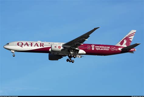 A7 BEC Qatar Airways Boeing 777 3DZER Photo By Suparat Chairatprasert