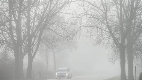 Bordeaux Sest Réveillée Dans Un épais Brouillard De Fumée à Cause De L