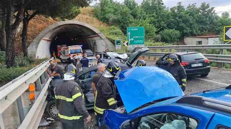 Incidente Messina Tamponamento A Catena Sulla Tangenziale Morta Una