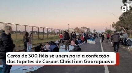 Cerca De Fi Is Se Unem Para A Confec O Dos Tapetes De Corpus