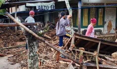 Banjir Bandang Landa Panti Timur Pasaman 3 Jembatan Dan Puluhan Rumah