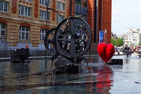 Paris Fontaine Stravinsky Une Sculpture Fontaine De Jean Tinguely Et