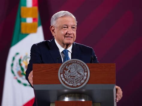 La Ma Anera Amlo Felicita A Delfina G Mez En C Nclave De Morena