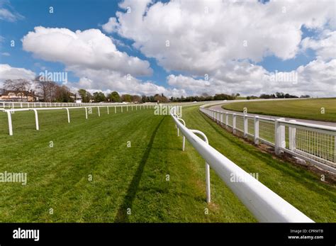 Epsom Downs Racecourse Fotos Und Bildmaterial In Hoher Aufl Sung Alamy