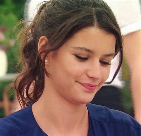 Pin By Emilia On Beren Saat Turkish Beauty Beauty Hair Styles