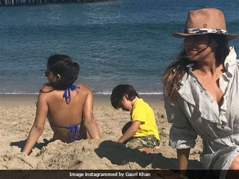 8 Hot Sexy Gauri Khan Bikini Pics