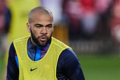 Accusation de viol le footballeur Dani Alves au cœur d une affaire