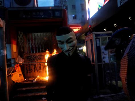 Manifestantes mantienen desafío en Hong Kong pese a represión