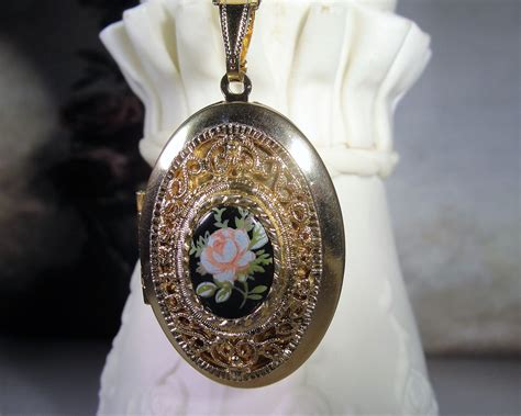 Cameo Locket Floral Cameo Picture Locket Gold Tone Picture Locket