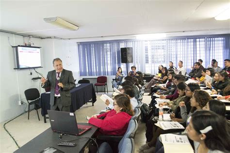 ESTUDIANTES Y DOCENTES DE LA FCA SE ACTUALIZAN EN MATERIA FISCAL FCA