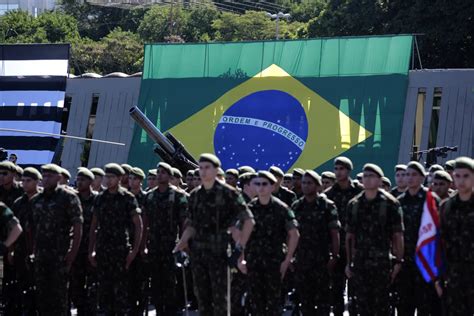 La Policía De Brasil Investiga El Robo De Armas En El Ejército Que Iban A Ser Vendidas A Dos