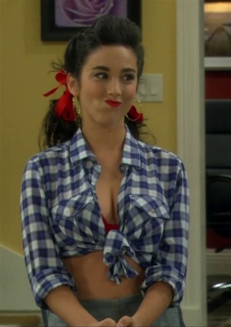 Molly Ephraim Desnuda En Uno Para Todas