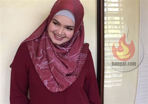 Siti Nurhaliza Pakai Jam Tangan Harga Setengah Juta. Ini Spesifikasinya