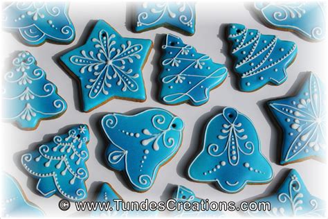 The Gingerbread Artist: Blue Christmas ornaments