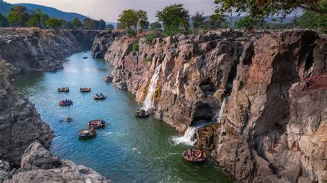 Hogenakkal Waterfalls | Destinations | Tamil Nadu Tourism