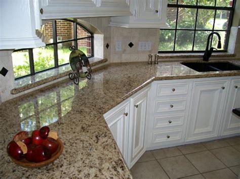 Giallo Napoli With White Cabinets Backsplash Ideas