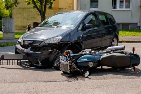 Kollision In Zittau Autofahrer Bersieht Biker