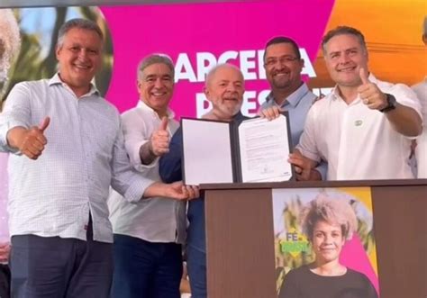 LULA ASSINA ORDEM DE SERVIÇO PARA PAVIMENTAÇÃO DA BR 030 EM MARAÚ