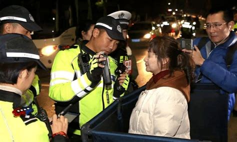 喝完一瓶啤酒多久才能开车？交警：过了这时间，我也拿你没办法 酒精