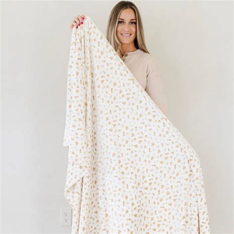 MINKY STRETCH XL THROW BLANKETS – Saranoni