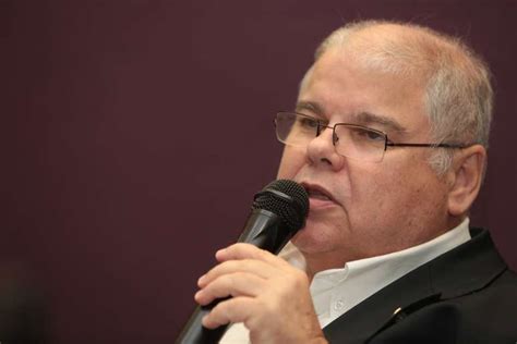 PF leva malotes do gabinete do deputado Lúcio Vieira Lima