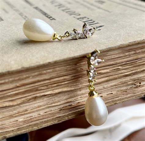 Shelly Teardrop Pearl Gold Earrings Jules Bridal Jewellery Ireland