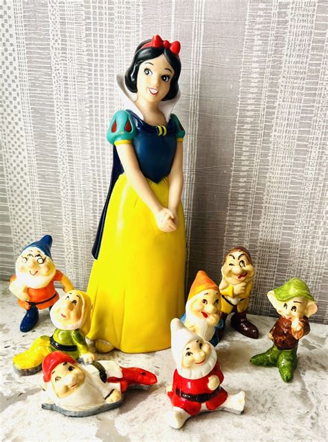 Vintage Disney Snow White And 7 Dwarfs Plastic Figurines Set 7 ¾”x3” Rare