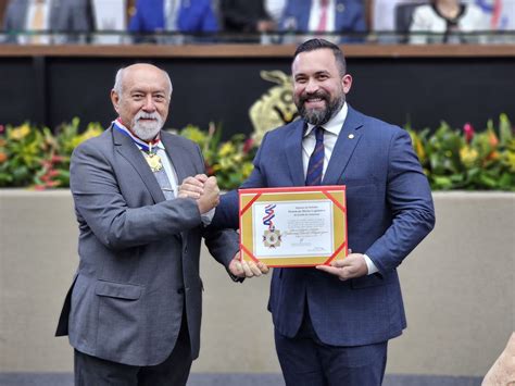 Ex deputado Belarmino Lins é homenageado Medalha da Ordem do Mérito