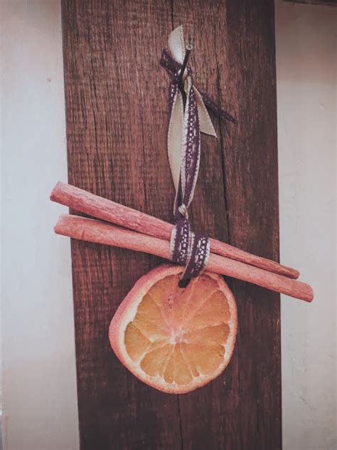 A handmade cottage: Orange and cinnamon stick decorations