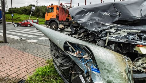 Wypadek na rondzie Toruńskim w Bydgoszczy zdjęcia Gazeta Pomorska