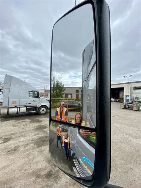 8 Tips To Aim Adjust And Use Your Truck Mirrors Truck News