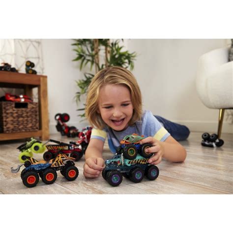 Машинка позашляховик Супер тягач серії Monster Trucks Hot Wheels в ас HWN