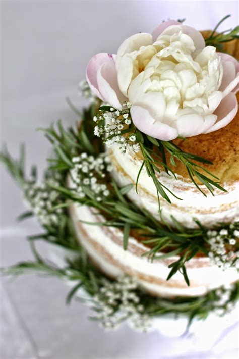 Belle Baie Naked Cake