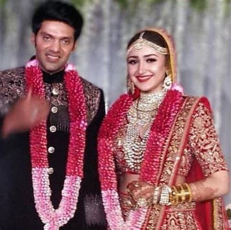 Just 21 Years Old Shivaay Actress Sayesha Saigal Gets Married