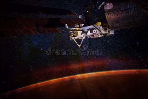 é a Estação Espacial Caminhando Em órbita Do Planeta Terra Foto de