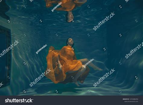 Cute Sporty Girl Swims Underwater Free Foto Stok 1253386450 Shutterstock