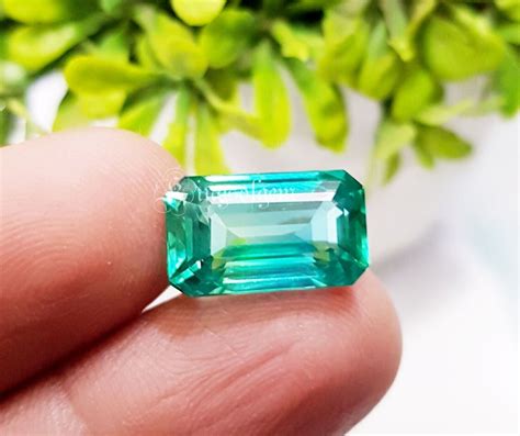 10 70 carats saphir naturel bicolore certifié bleu vert émeraude