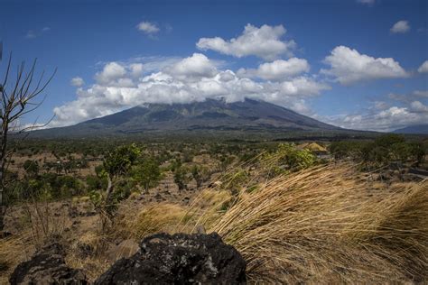 Indonesian Authorities Have Raised The Alert Level For The Mount Agung