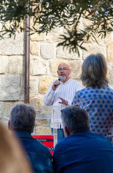 Torrelodones Llen La Plaza Mariano Cuadrado Para Honrar Su Memoria Y