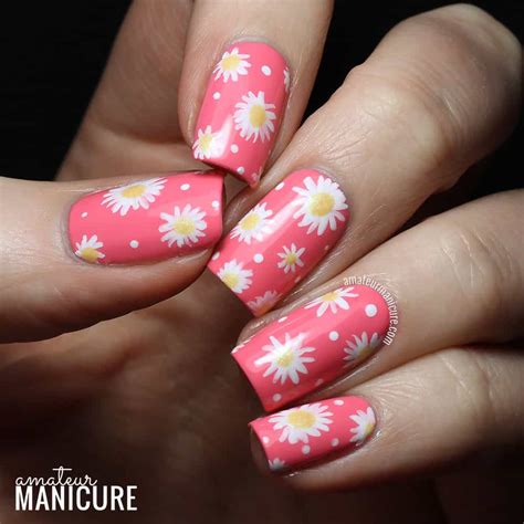 25 Epic Daisy Nail Arts Youll Definitely Love Naildesigncode