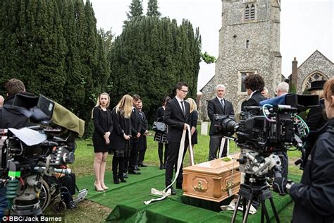 Eastenders Peggy Mitchell Is Laid To Rest As The Cast Turn Out To Film