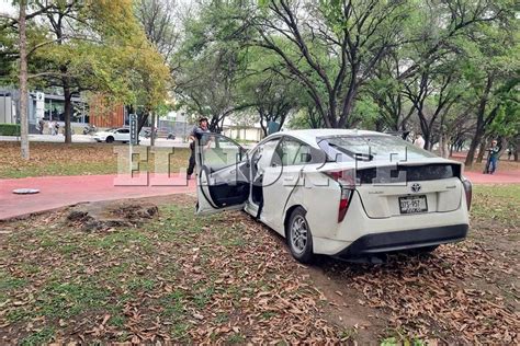 Acaba Auto En Pista De Calzada Del Valle Tras Choque