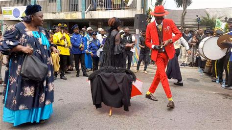 Les Sapeurs de Douala rendent un dernier hommage à Ekambi Brillant