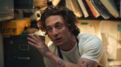 The Bear Shameless Star Jeremy Allen White Returns To Chicago In First Look Video