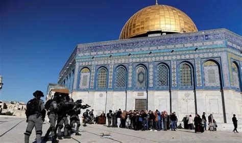 Pasukan Israel Serang Warga Palestina Di Masjid Al Aqsa Tembak Granat